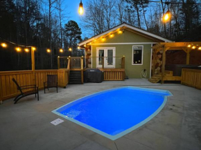 Fabulous 4Bed 3 bath Cottage Pool Hot tub Games